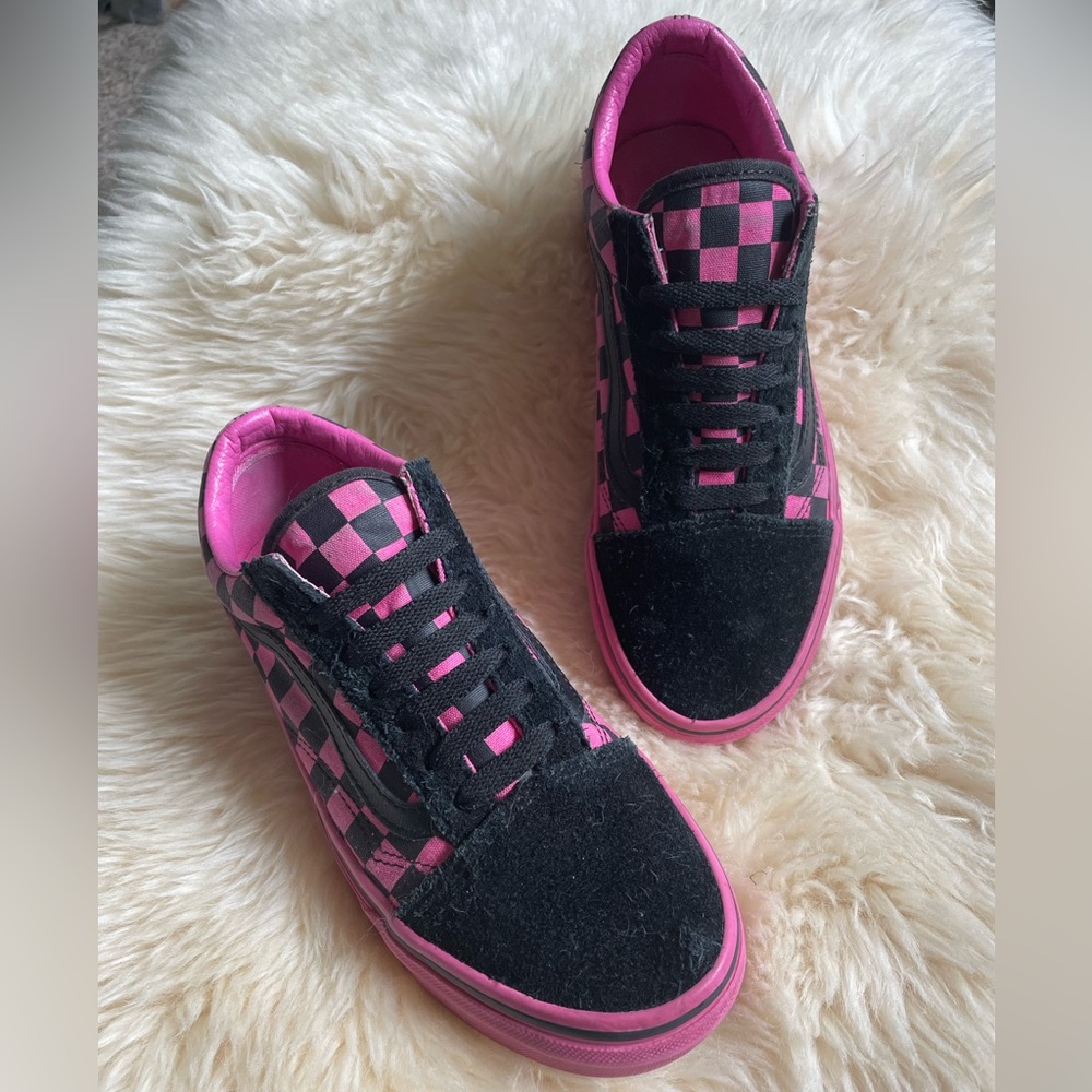 VANS Unisex Old Skool Mono Checkered Carmin Rose/Black Skate Shoe